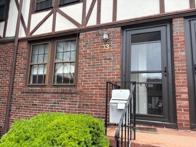 2 bed, 1 bath apartment for rent at 247 Washington St Unit 13, Winchester — photo 1 of 13
