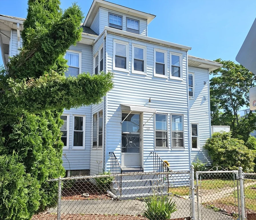 3 bed, 1 bath apartment for rent at 248 N Beacon St Unit 1, Watertown — photo 2 of 14