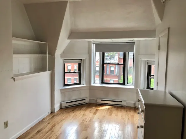 Studio bed, 1 bath apartment for rent at 248 Newbury St Unit 10, Back Bay