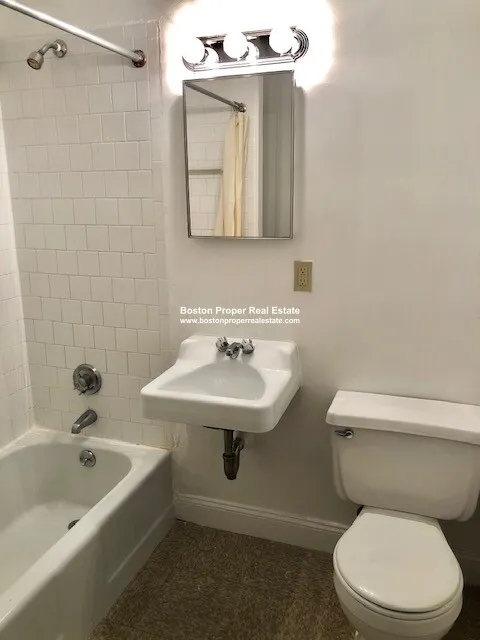 Studio bed, 1 bath apartment for rent at 248 Newbury St Unit 11, Back Bay — photo 4 of 5