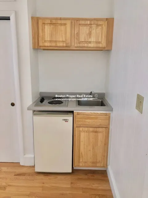 Studio bed, 1 bath apartment for rent at 248 Newbury St Unit 11, Back Bay — photo 3 of 5