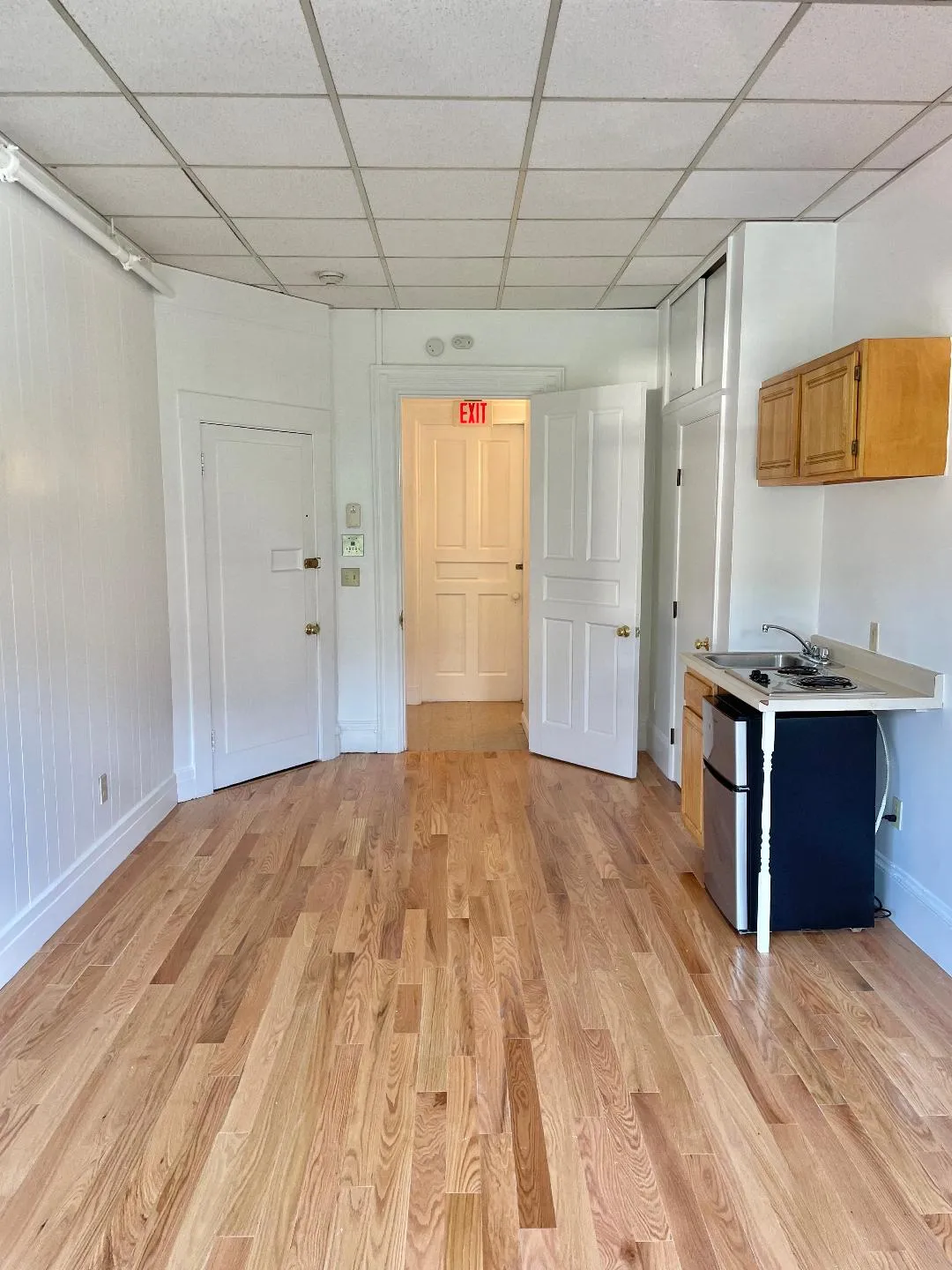 Studio bed, 1 bath apartment for rent at 248 Newbury St Unit 4, Back Bay — photo 9 of 12