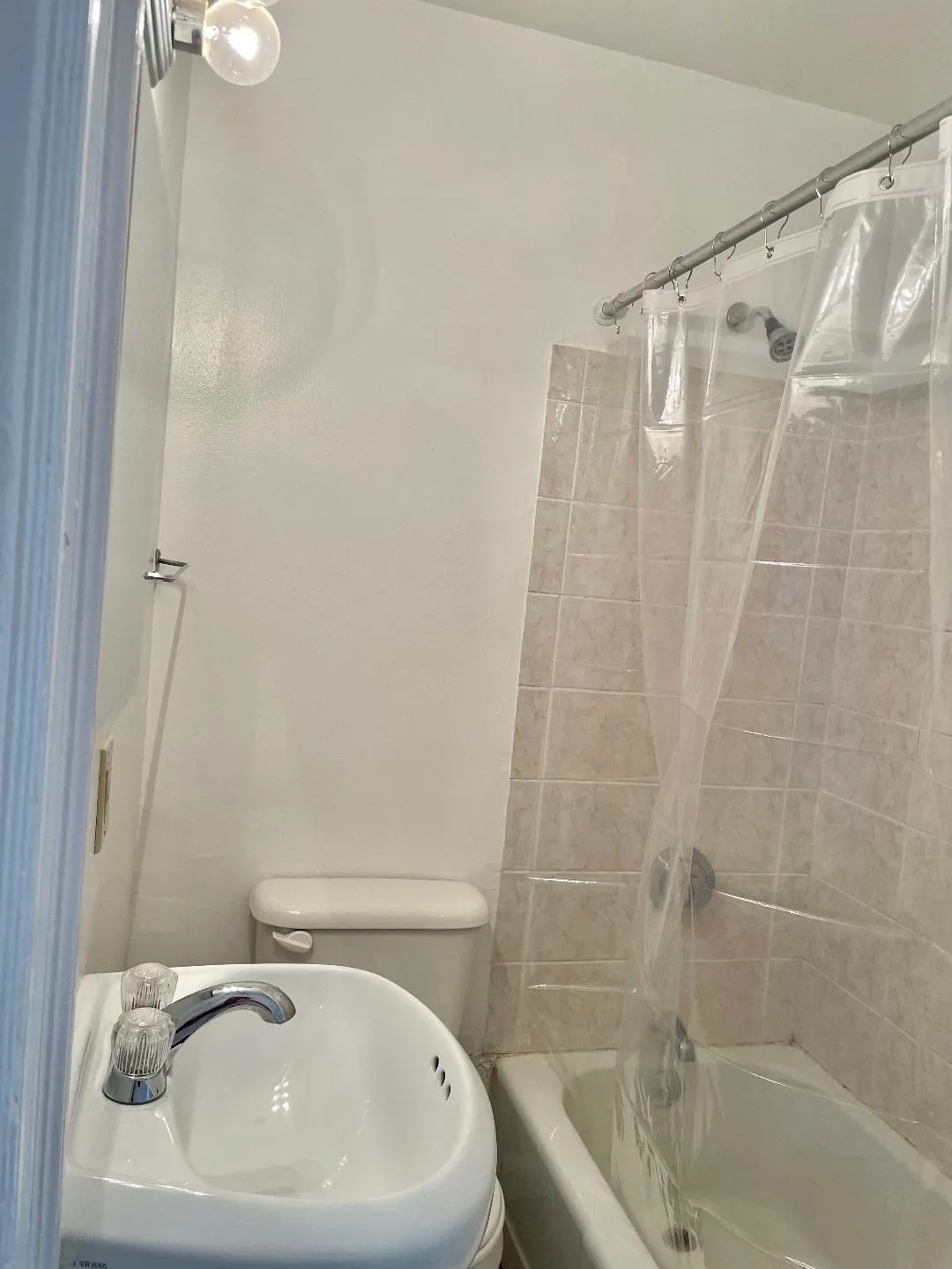 Studio bed, 1 bath apartment for rent at 248 Newbury St Unit 4, Back Bay — photo 11 of 12