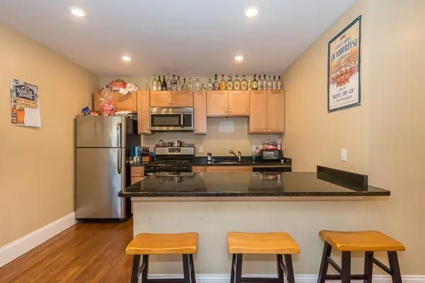 6 bed, 3 bath apartment for rent at 248 Parker Hill Ave Unit 1, Mission Hill — photo 3 of 13