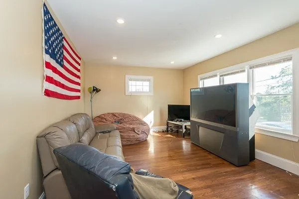 6 bed, 3 bath apartment for rent at 248 Parker Hill Ave Unit 1, Mission Hill