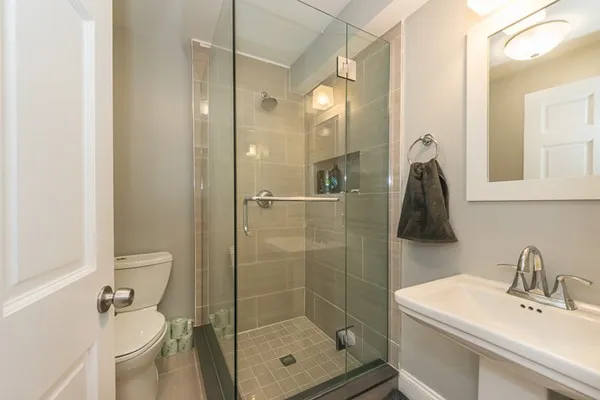 6 bed, 3 bath apartment for rent at 248 Parker Hill Ave Unit 1, Mission Hill — photo 7 of 13