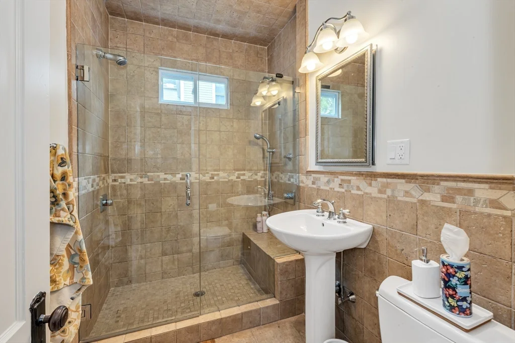 2 bed, 1 bath apartment for rent at 248 Roslindale Ave Unit 1, Roslindale — photo 19 of 22