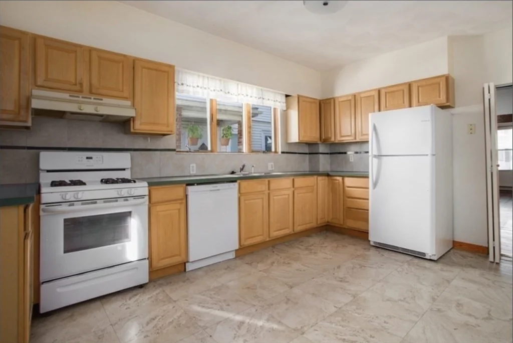3 bed, 1 bath apartment for rent at 248 Spring St Unit 1, Medford — photo 1 of 7