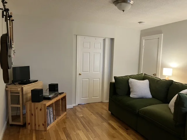 1 bed, 1 bath apartment for rent at 249 Bennington St Unit 1, East Boston — photo 11 of 12