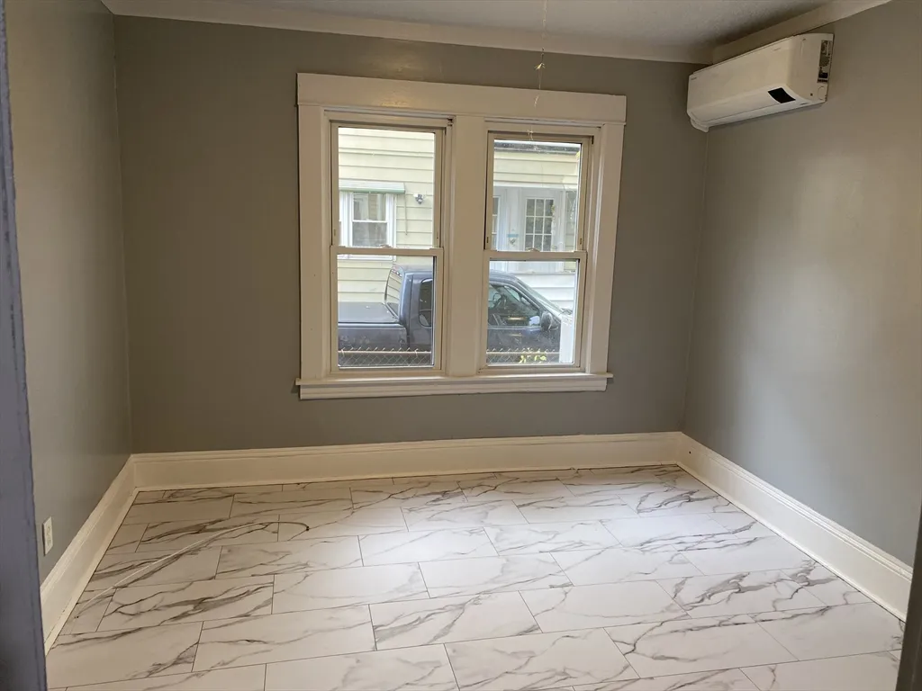 3 bed, 1 bath apartment for rent at 249 Commonwealth Ave Unit 1, Springfield — photo 10 of 11