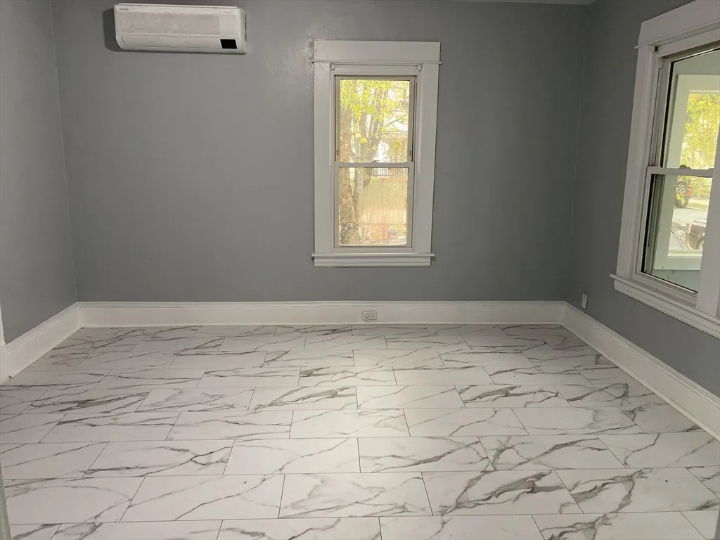 3 bed, 1 bath apartment for rent at 249 Commonwealth Ave Unit 1, Springfield — photo 7 of 11