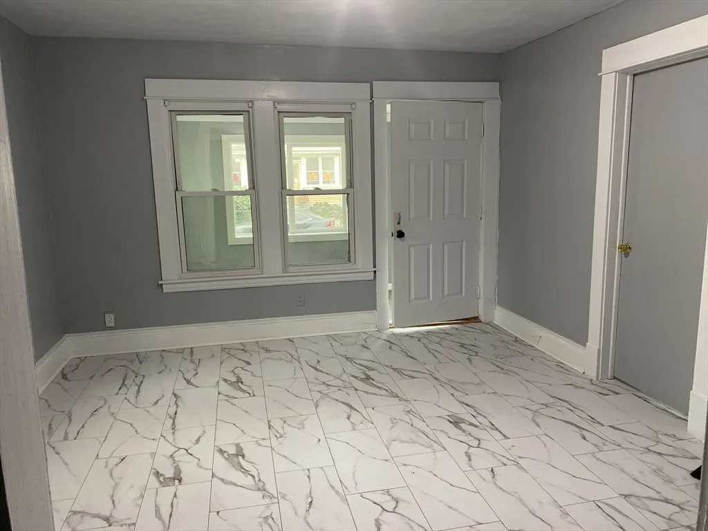 3 bed, 1 bath apartment for rent at 249 Commonwealth Ave Unit 1, Springfield — photo 5 of 11