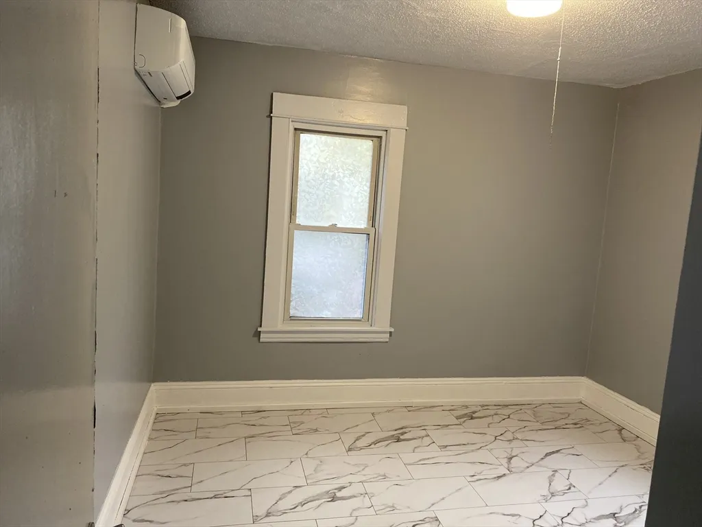 3 bed, 1 bath apartment for rent at 249 Commonwealth Ave Unit 1, Springfield — photo 9 of 11