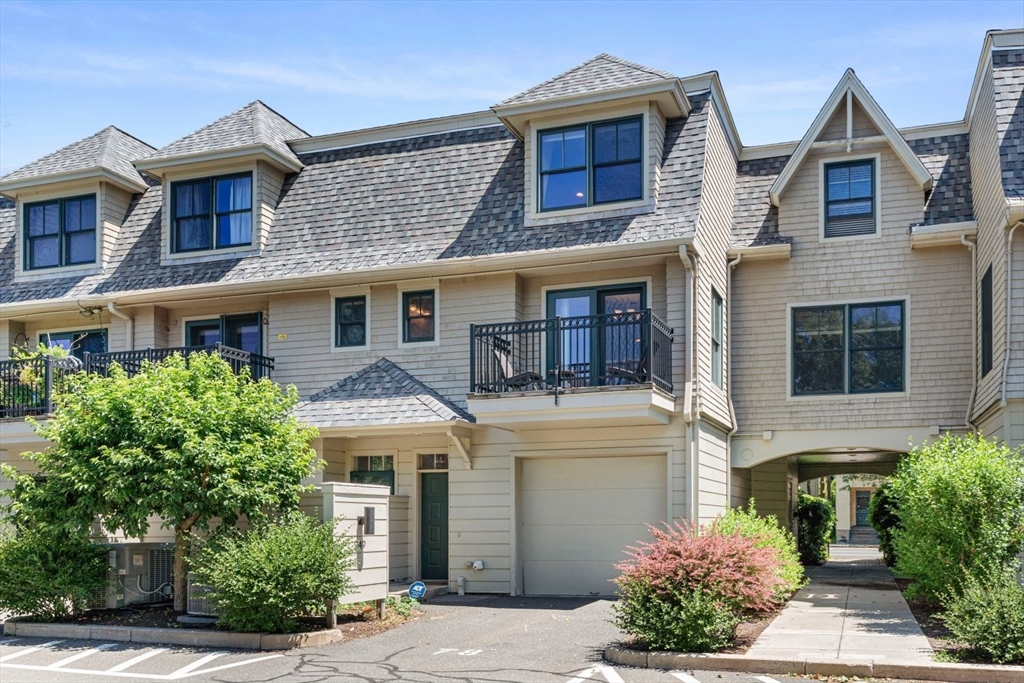 3 bed, 3 bath apartment for rent at 249 Cypress St Unit 249, Brookline — photo 1 of 26
