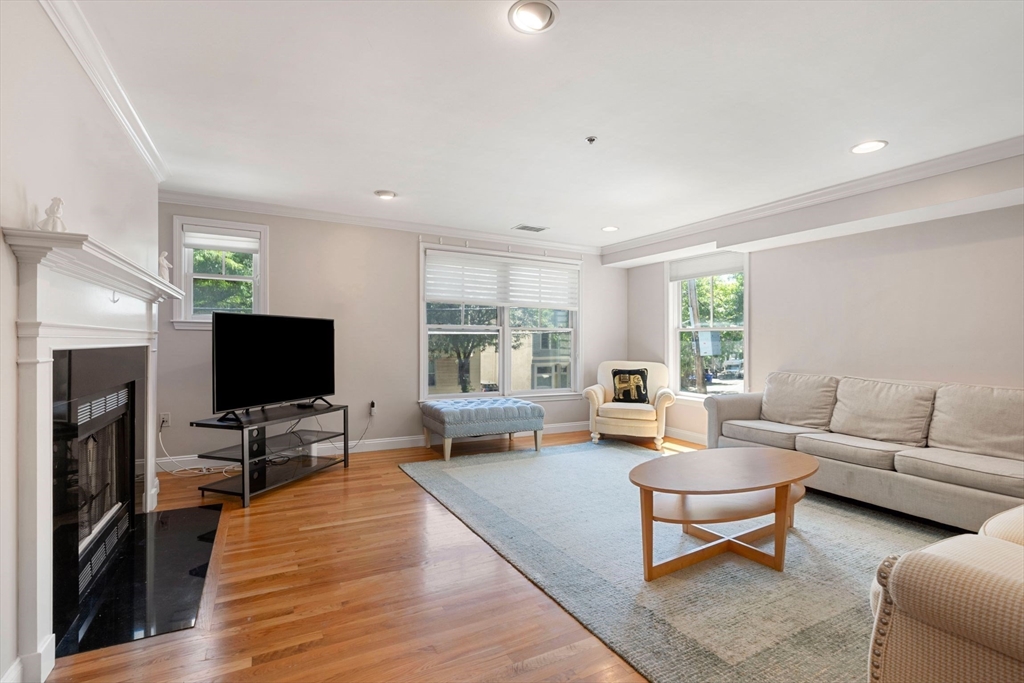 3 bed, 3 bath apartment for rent at 249 Cypress St Unit 249, Brookline — photo 7 of 26