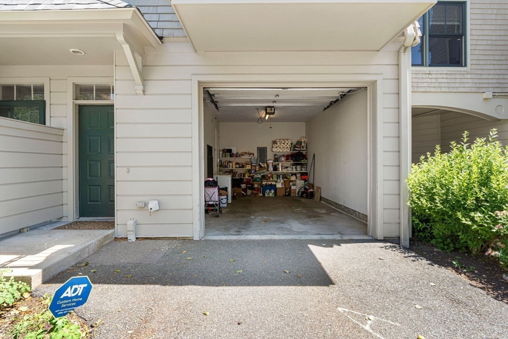 3 bed, 3 bath apartment for rent at 249 Cypress St Unit 249, Brookline — photo 3 of 26