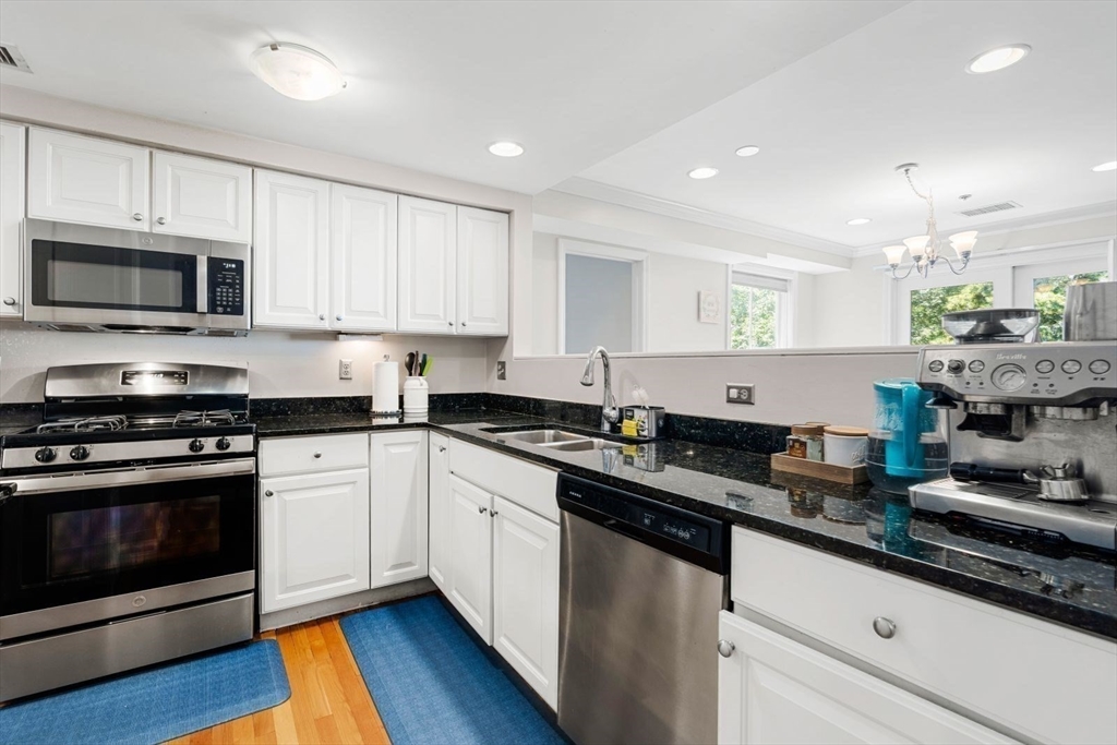 3 bed, 3 bath apartment for rent at 249 Cypress St Unit 249, Brookline — photo 10 of 26
