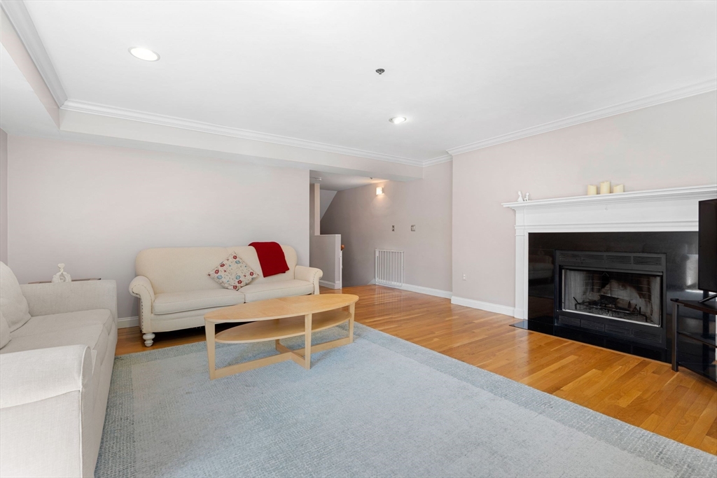 3 bed, 3 bath apartment for rent at 249 Cypress St Unit 249, Brookline — photo 8 of 26