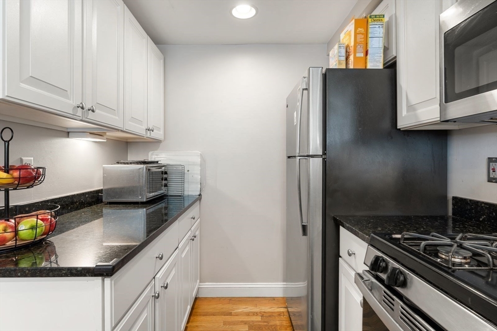 3 bed, 3 bath apartment for rent at 249 Cypress St Unit 249, Brookline — photo 11 of 26