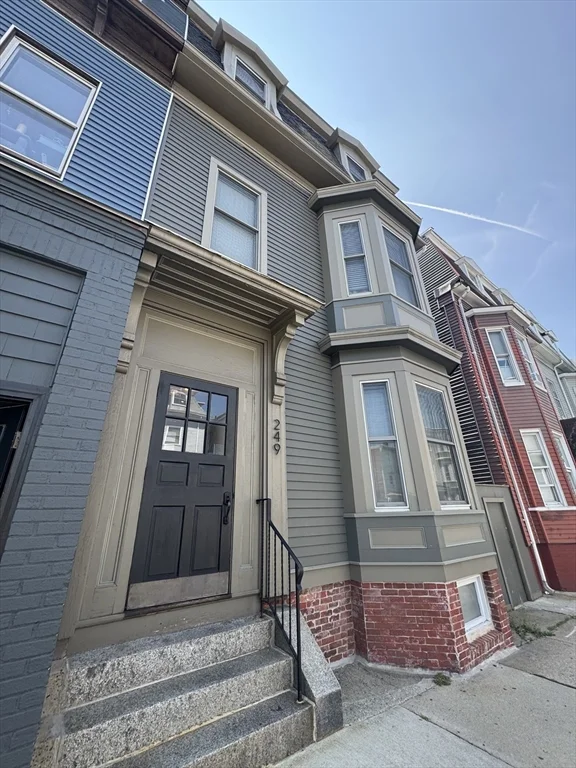 2 bed, 1 bath apartment for rent at 249 Lexington St Unit A, Eagle Hill — photo 15 of 16