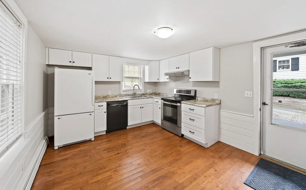 2 bed, 1 bath apartment for rent at 249 North St Unit 1, Hingham Center — photo 3 of 19