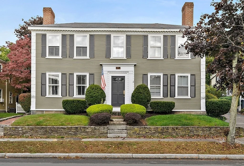 2 bed, 1 bath apartment for rent at 249 North St Unit 1, Hingham Center