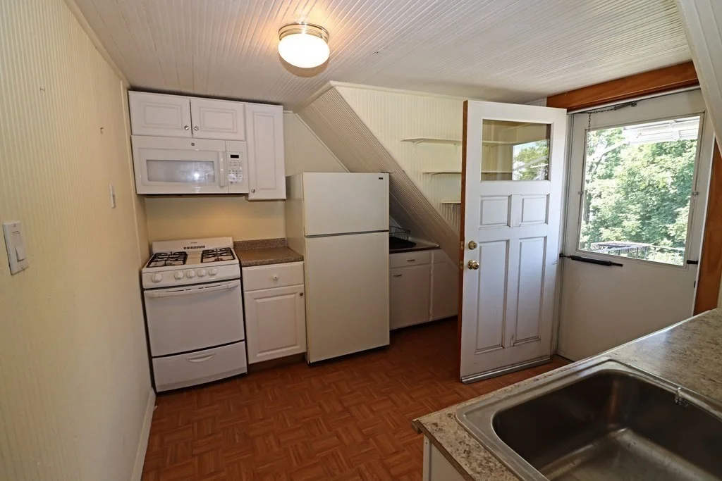 1 bed, 1 bath apartment for rent at 249 Pleasant St Unit 3, Winthrop — photo 2 of 7