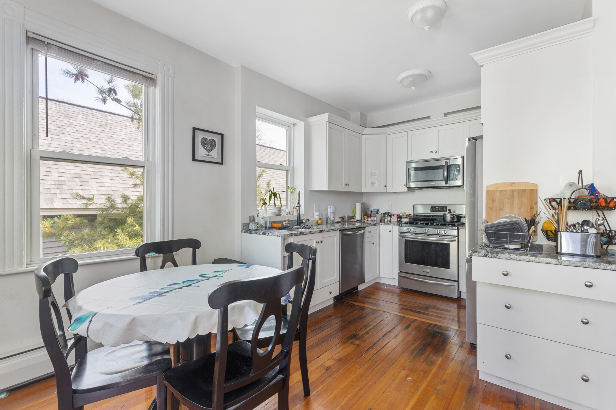 3 bed, 1 bath apartment for rent at 249 Summer St Unit 1R, Spring Hill — photo 2 of 8