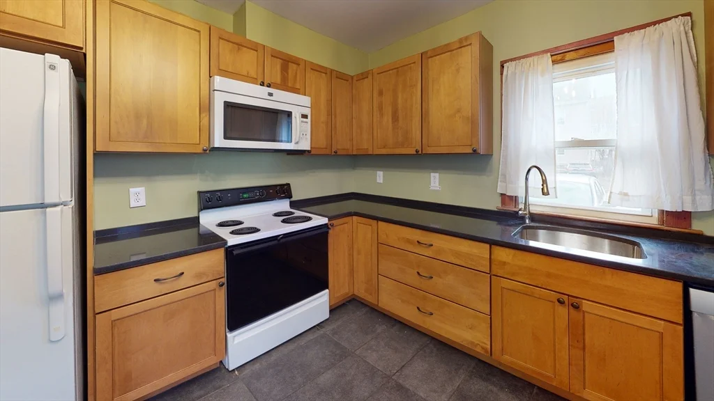 2 bed, 1 bath apartment for rent at 24A Winship, Brighton — photo 2 of 9