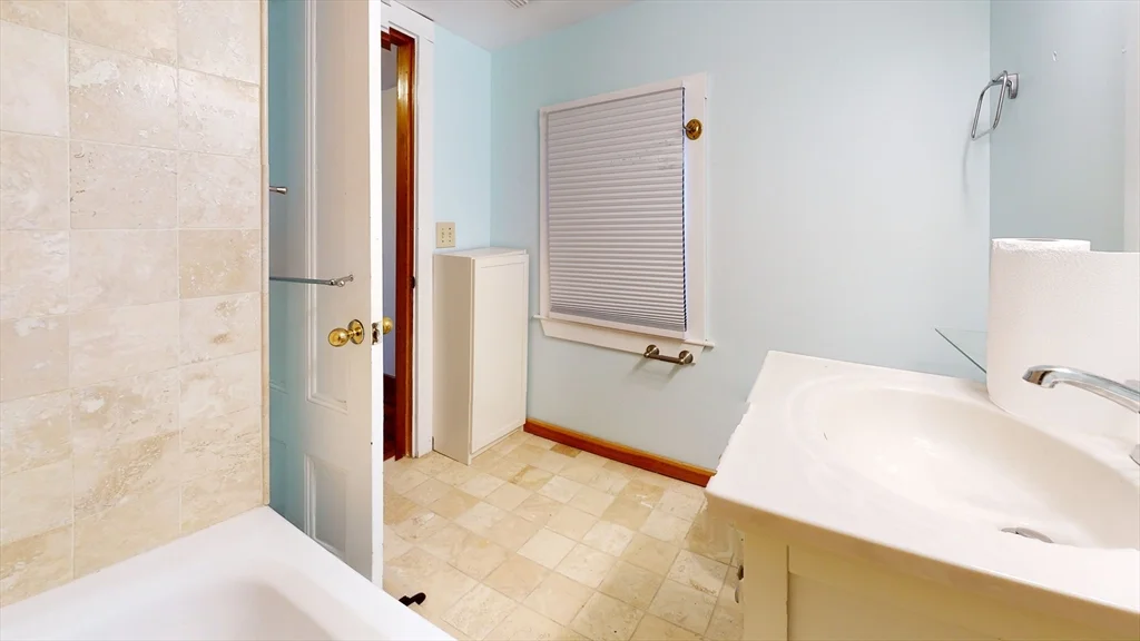 2 bed, 1 bath apartment for rent at 24A Winship, Brighton — photo 8 of 9