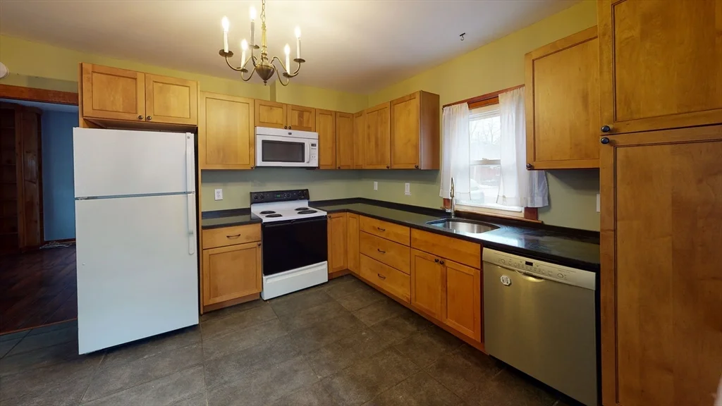 2 bed, 1 bath apartment for rent at 24A Winship, Brighton