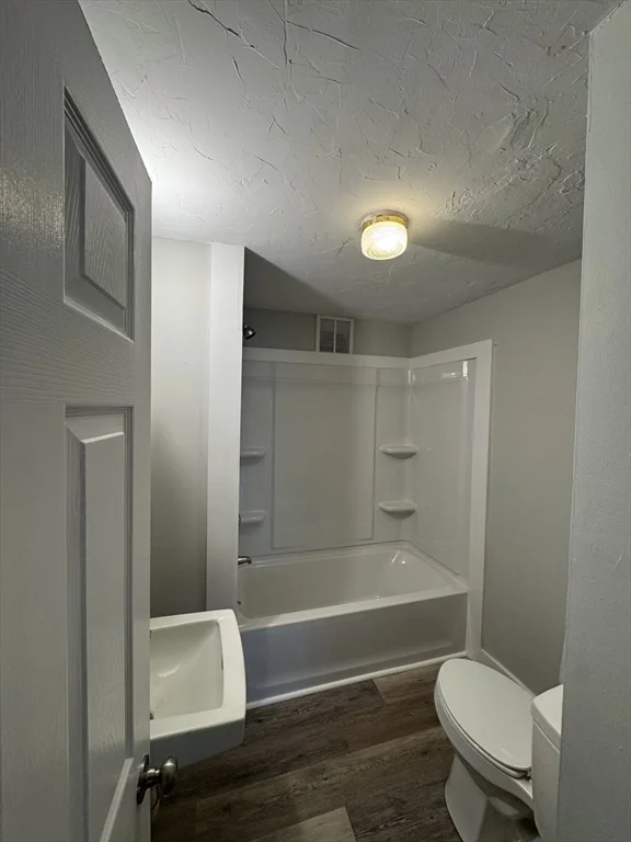 4 bed, 1 bath apartment for rent at 25 1/2 Porter St Unit 1, Taunton — photo 4 of 13
