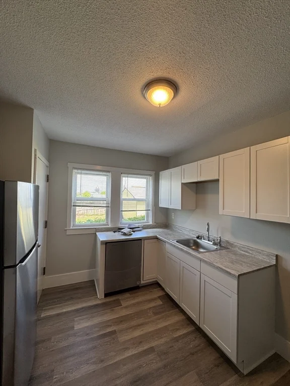 4 bed, 1 bath apartment for rent at 25 1/2 Porter St Unit 1, Taunton — photo 3 of 13