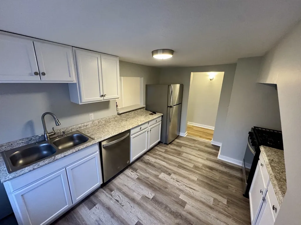3 bed, 1 bath apartment for rent at 25 1/2 Porter St Unit 3, Taunton — photo 1 of 11