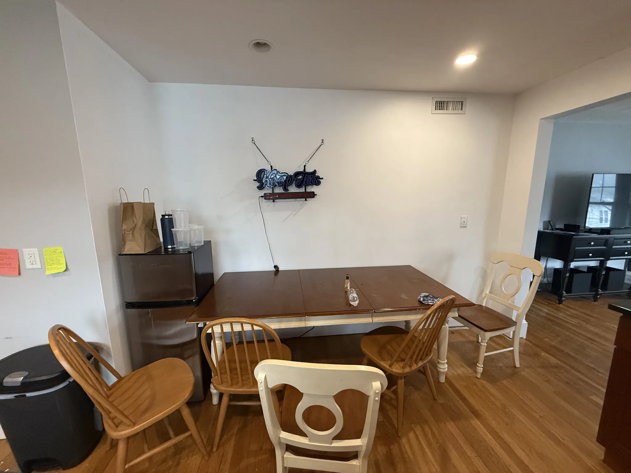 4 bed, 2 bath apartment for rent at 25-27 Crosby Rd Unit 2, Chestnut Hill — photo 5 of 12