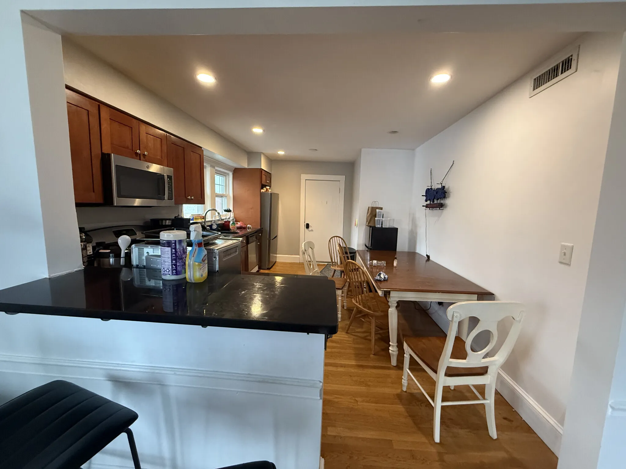 4 bed, 2 bath apartment for rent at 25-27 Crosby Rd Unit 2, Chestnut Hill — photo 2 of 12