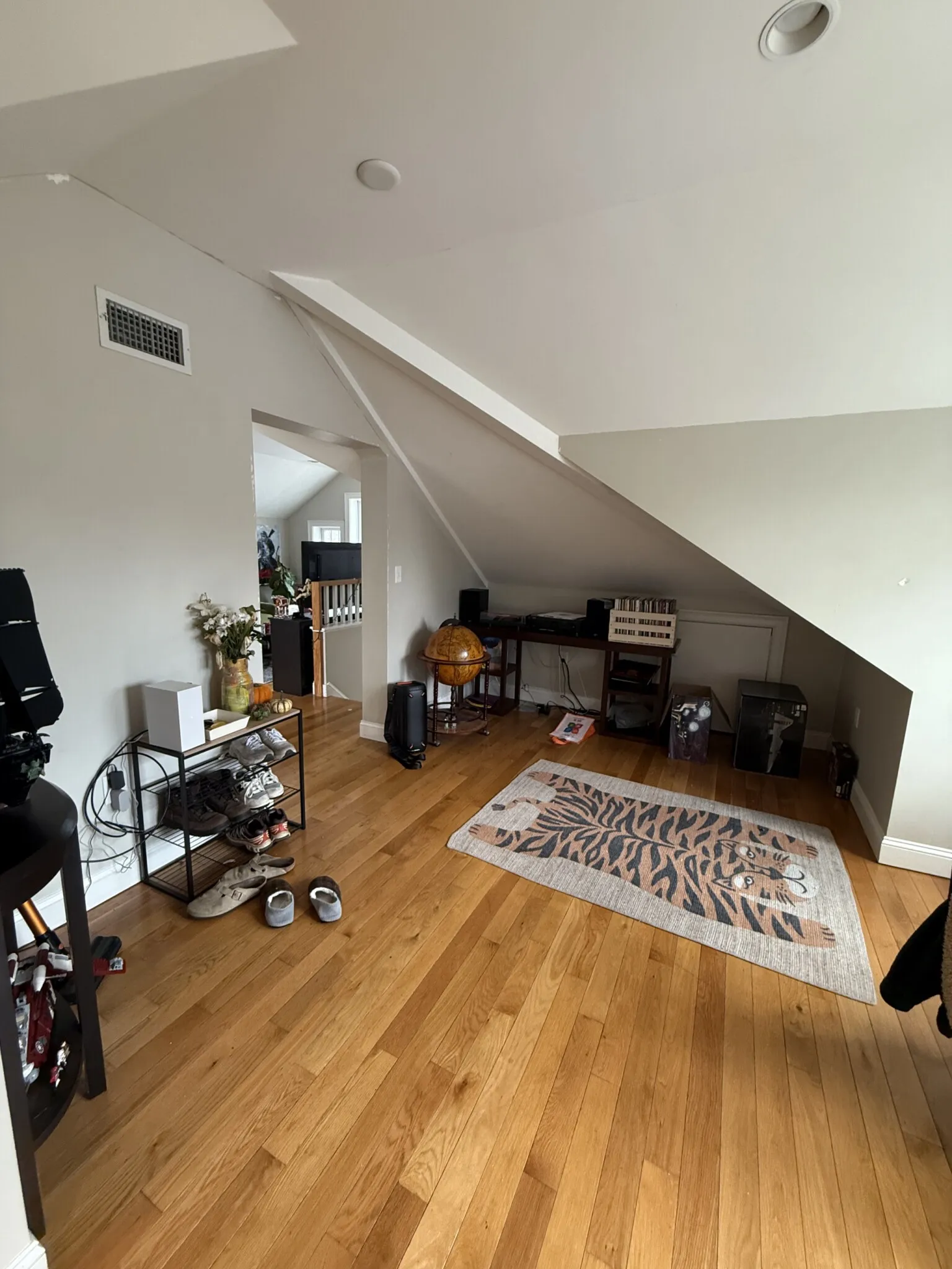 2 bed, 2 bath apartment for rent at 25-27 Crosby Rd Unit 3, Chestnut Hill — photo 4 of 11