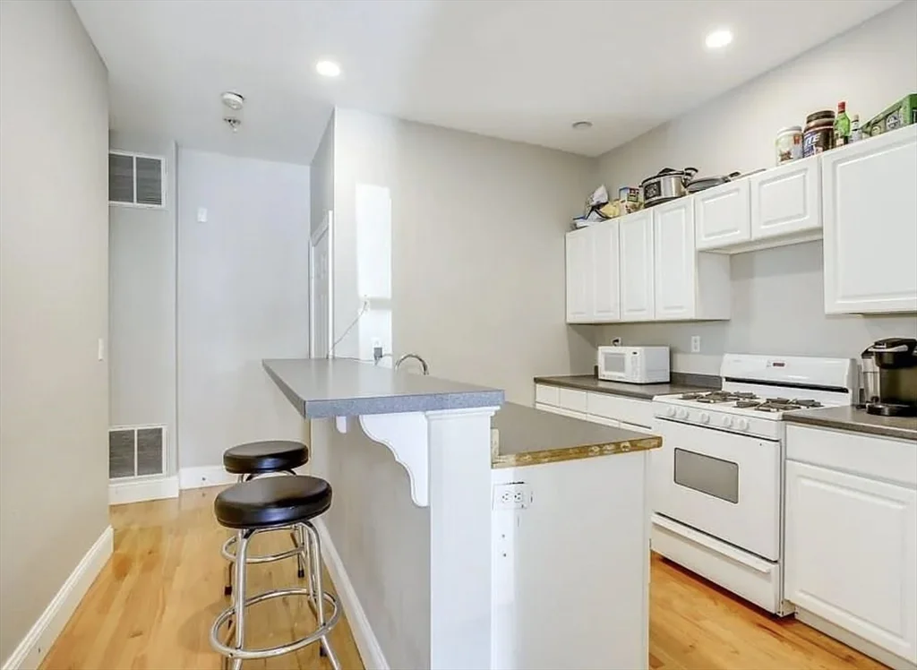 3 bed, 2 bath apartment for rent at 25-27 Dorchester St Unit 1, South Boston — photo 5 of 9