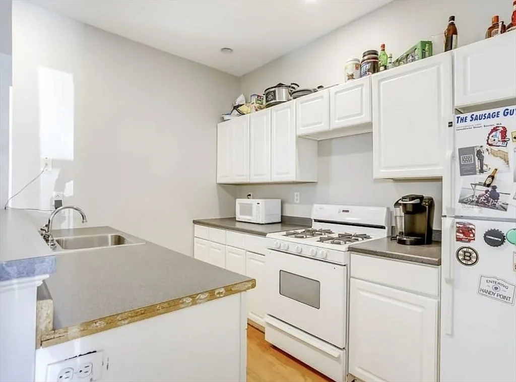 3 bed, 2 bath apartment for rent at 25-27 Dorchester St Unit 1, South Boston — photo 4 of 9