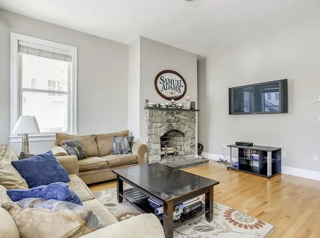 3 bed, 2 bath apartment for rent at 25-27 Dorchester St Unit 1, South Boston — photo 2 of 9