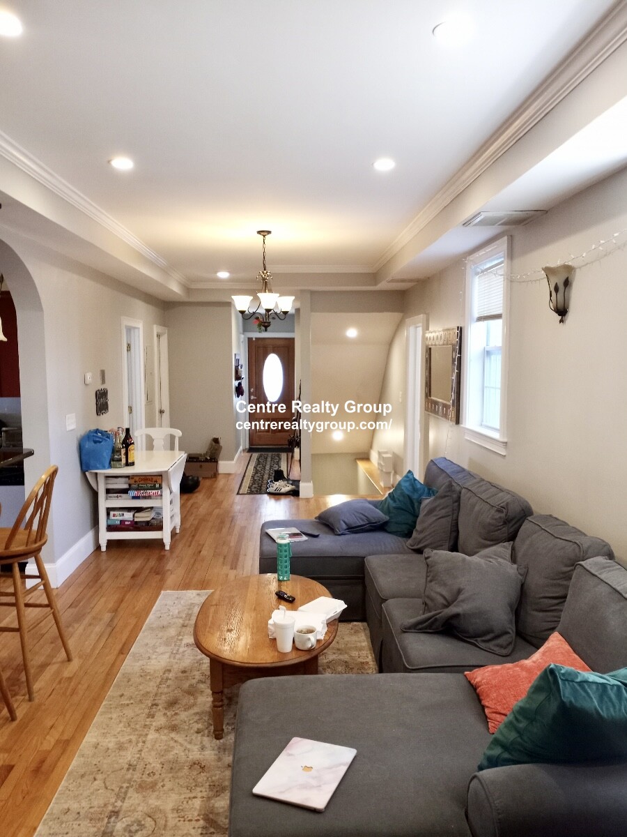 6 bed, 4+ bath apartment for rent at 25 Grant St Unit 1, Dorchester — photo 2 of 19
