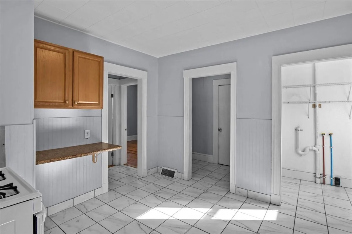 3 bed, 1 bath apartment for rent at 25-27 Kenwood Rd Unit 1, Everett — photo 4 of 19