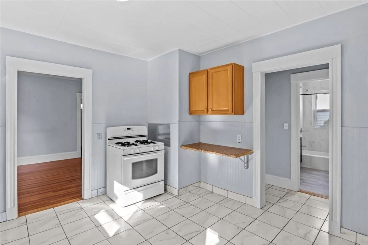 3 bed, 1 bath apartment for rent at 25-27 Kenwood Rd Unit 1, Everett — photo 3 of 19
