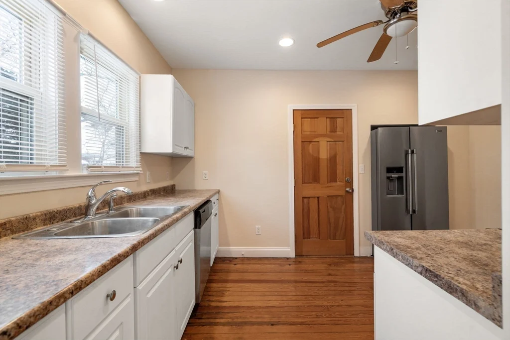 3 bed, 1 bath apartment for rent at 25-27 Lafayette St Unit 1, Fairhaven — photo 5 of 22