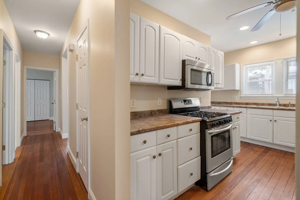 3 bed, 1 bath apartment for rent at 25-27 Lafayette St Unit 1, Fairhaven — photo 3 of 22