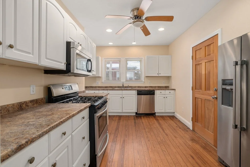 3 bed, 1 bath apartment for rent at 25-27 Lafayette St Unit 1, Fairhaven — photo 2 of 22
