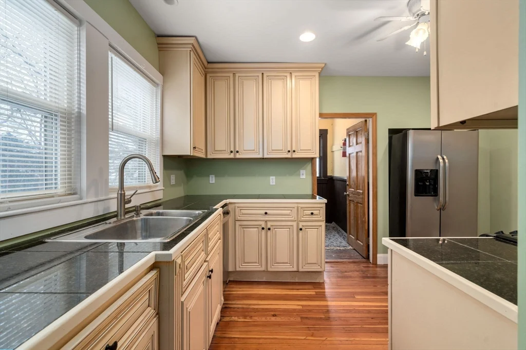 3 bed, 1 bath apartment for rent at 25-27 Lafayette St Unit 2, Fairhaven — photo 7 of 23