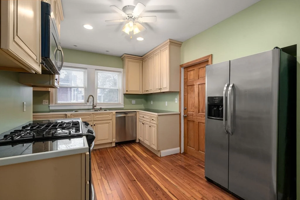 3 bed, 1 bath apartment for rent at 25-27 Lafayette St Unit 2, Fairhaven — photo 8 of 23