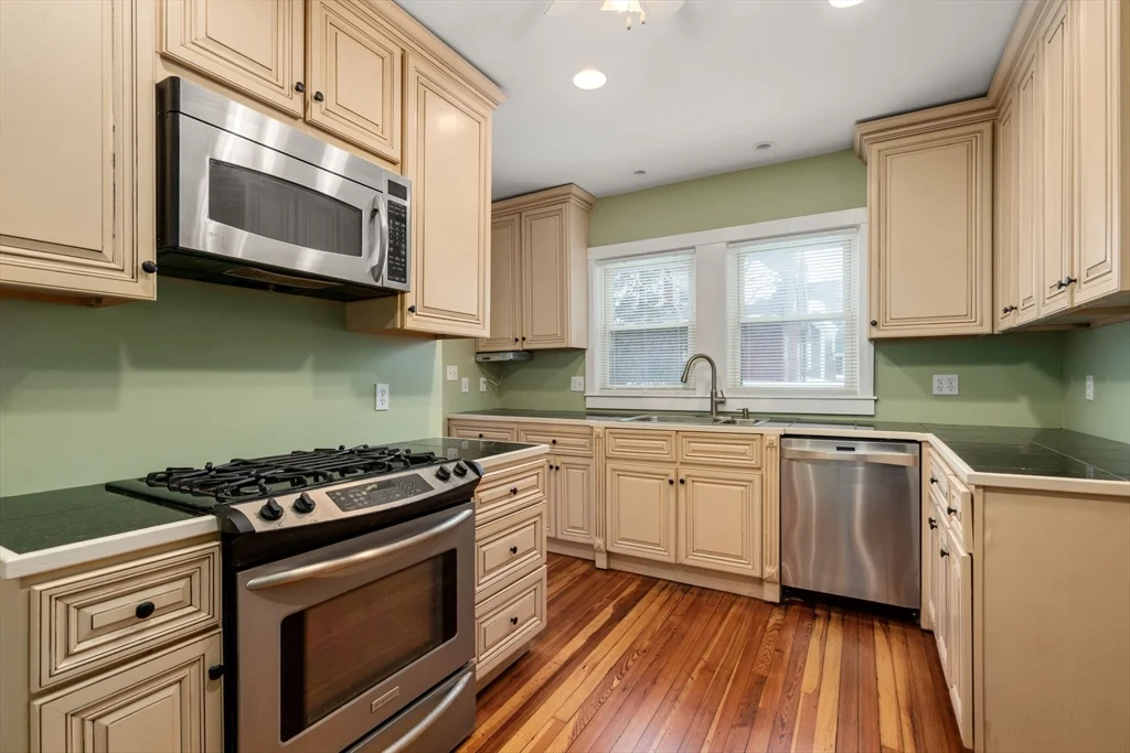 3 bed, 1 bath apartment for rent at 25-27 Lafayette Unit U2, Fairhaven — photo 8 of 25