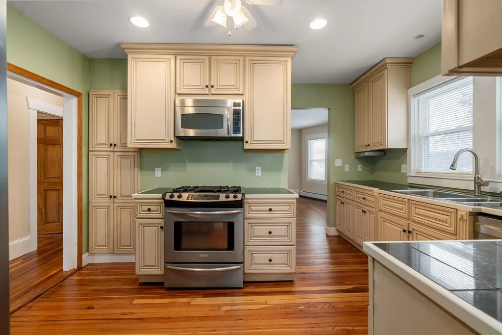 3 bed, 1 bath apartment for rent at 25-27 Lafayette Unit U2, Fairhaven — photo 6 of 25